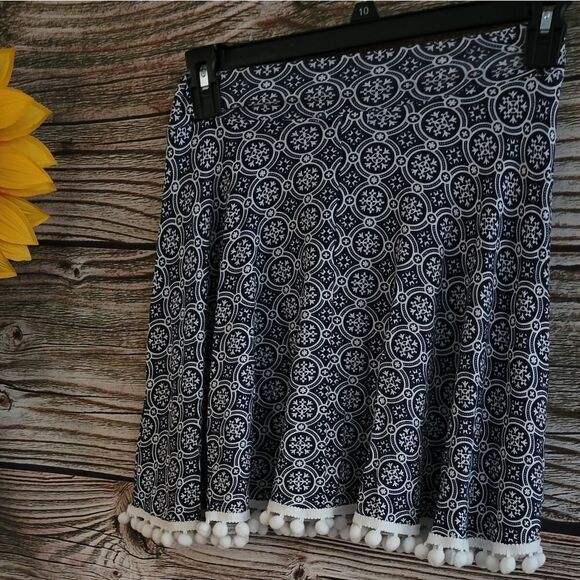 "Boohoo" Woman's PomPom trim Jersey skate skirt  Size: 6 NWT - Picture 1 of 8